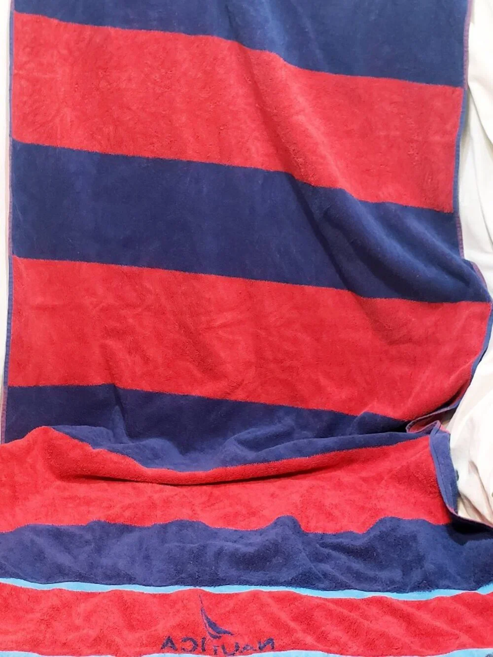 Nautica Bath Beach Towel Blue Red Wide Stripes 33